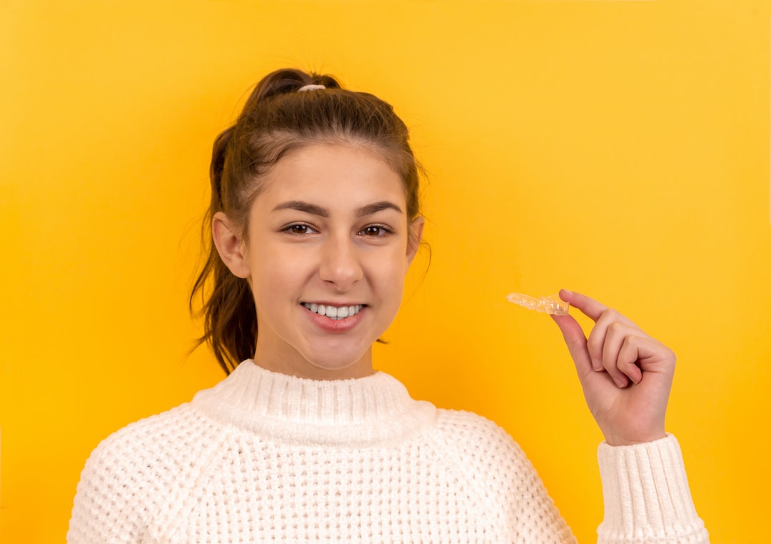 Invisalign Tedavisinde Diş Fırçalama ve Diş İpi Kullanımının Ortodontik Sonuçlara Etkisi
