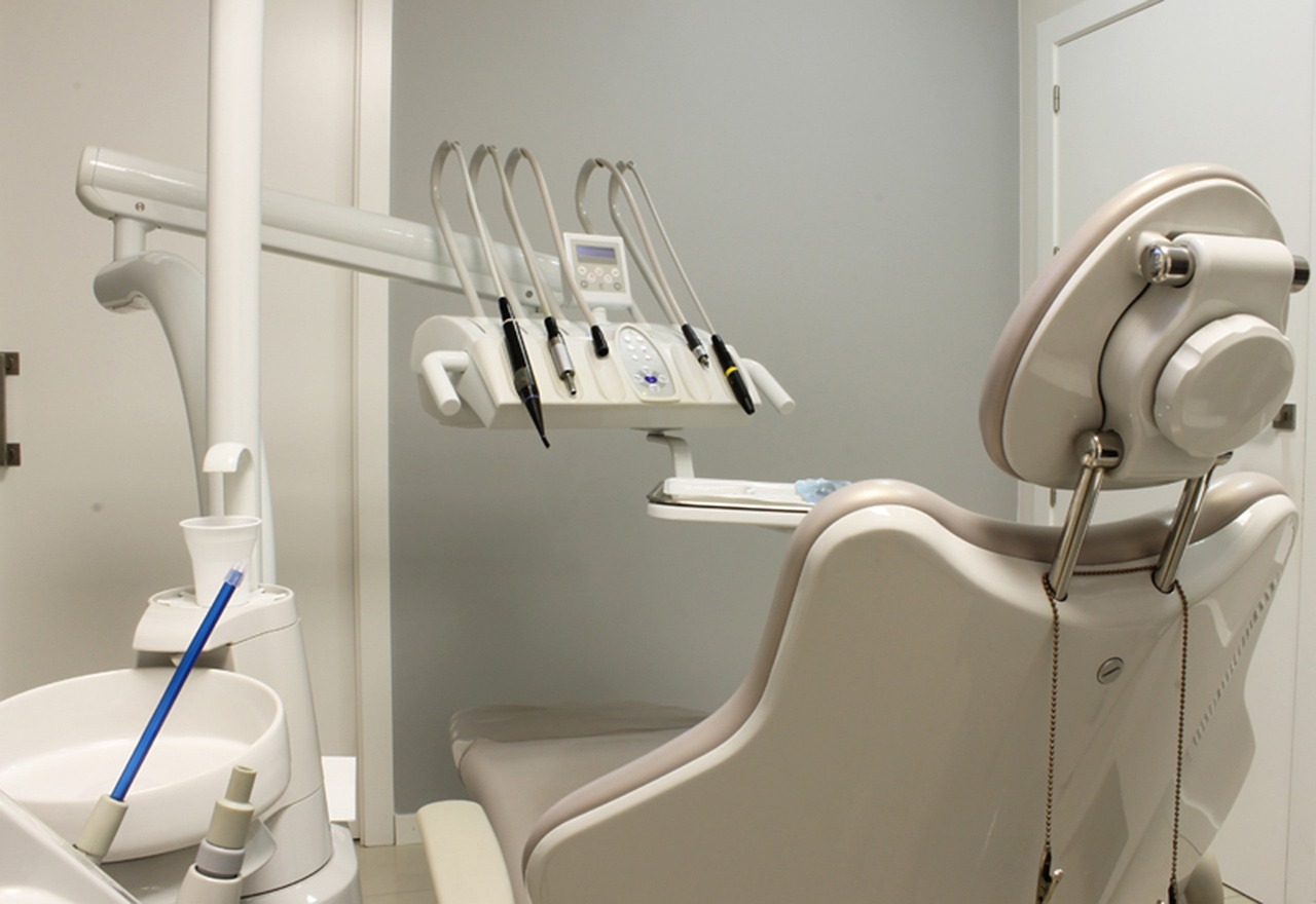 İnvisalign Tedavisinde Plaklarınızı Temizlemenin 5 Kolay Yolu