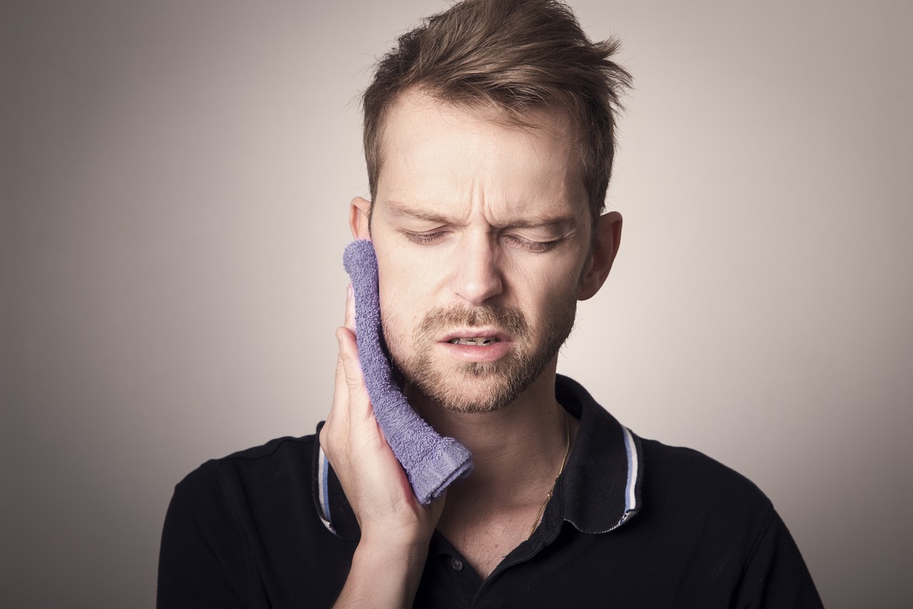 İnvisalign Plaklarının Yemek Sırasında Rahatsızlık Vermesi: Ne Yapmalısınız?