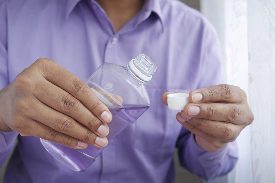 Renkleşmeyi Önlemek İçin Invisalign Plaklarının Doğru Kullanımı