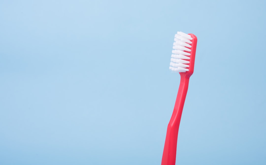 Renkleşmeyi Önlemek İçin Invisalign Plaklarının Doğru Kullanımı