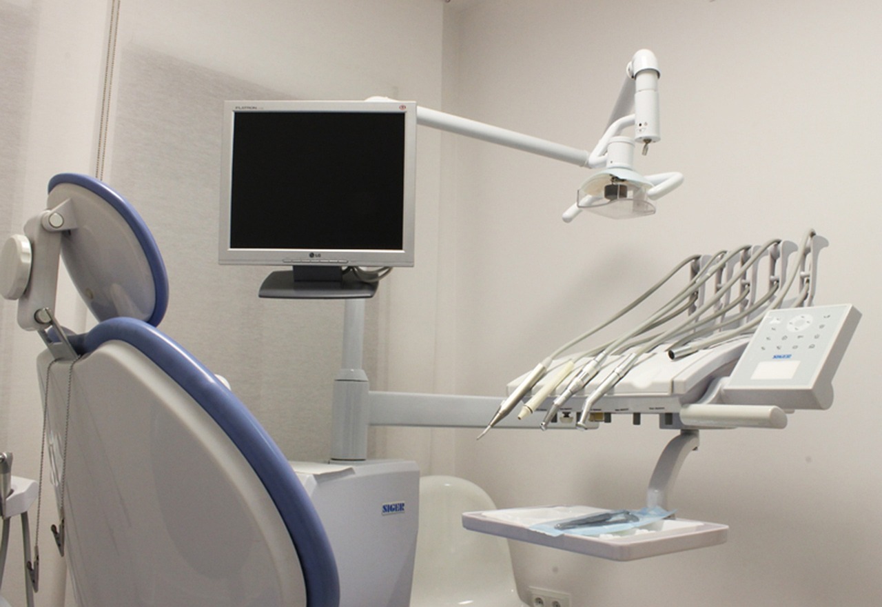 Invisalign Tedavisinde Diş Fırçalama ve Diş İpi Kullanımının Ortodontik Sonuçlara Etkisi
