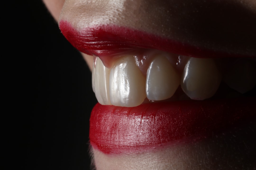 İnvisalign Tedavisi ve Nane Şekeri: Dişlere Zarar Verir mi?